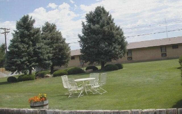 DJ Main Street View Inn & Suites