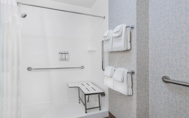 Holiday Inn Express & Suites Ruskin by IHG