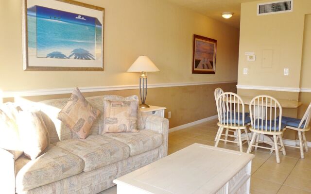 Relaxing Inland Condo With Pool and Steps to Beach