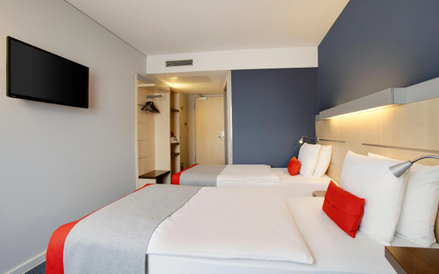 Holiday Inn Express Frankfurt Messe, an IHG Hotel