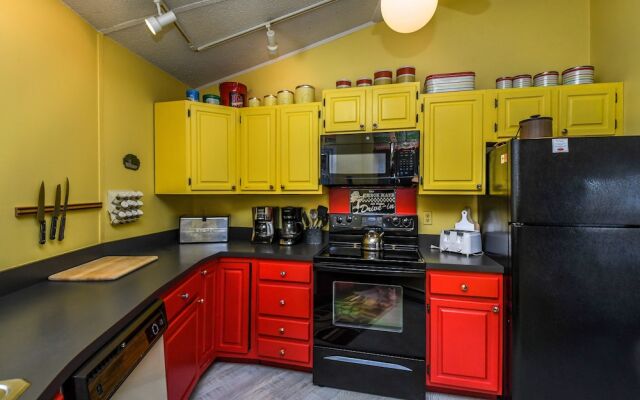 Retro Lake Landing 3 Bedroom House