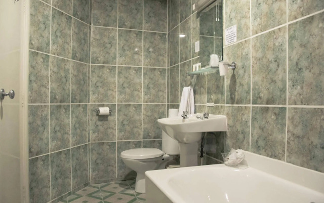 Huddersfield Central Lodge Hotel