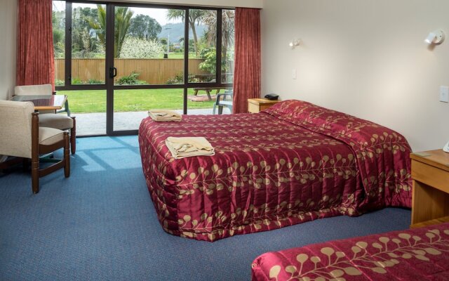 Karamea Village Hotel