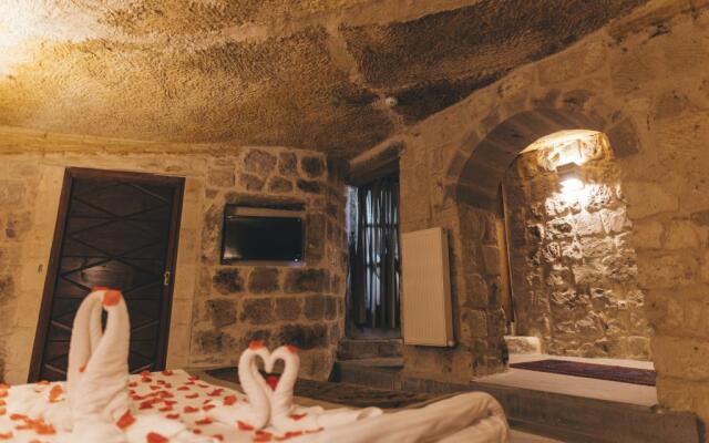 Kapalos Cave Suites