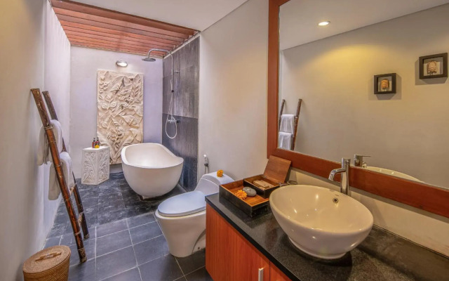 Royal Nyanyi Villa