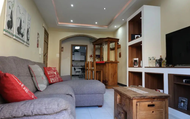 Room-very Bright Well Kept Apartment