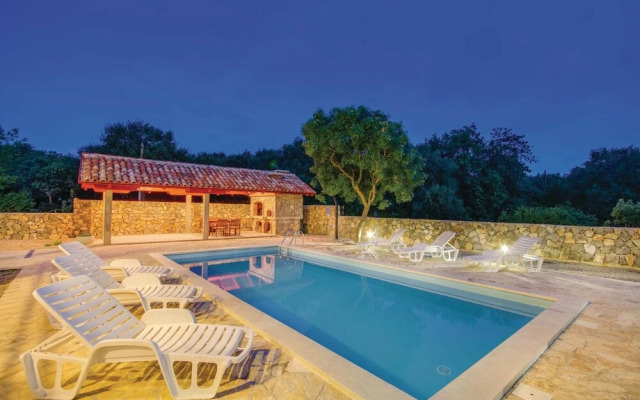 Amazing Home in Pinezici With Wifi and 2 Bedrooms