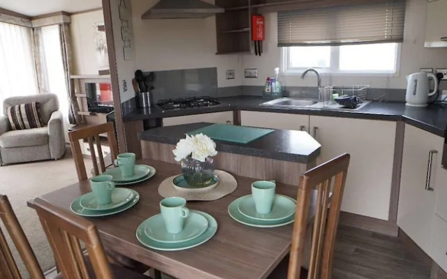 Pets Stay Free 8 Berth lux van Heacham Beach