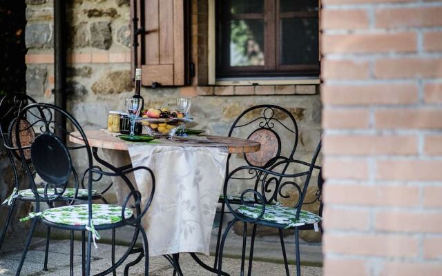 A Quaint Farmhouse in Paciano with Swimming Pool