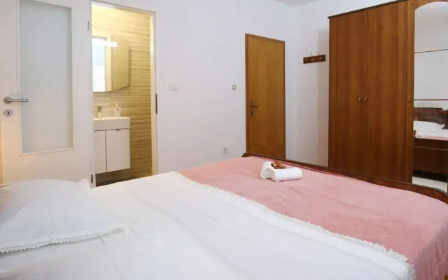 Apartments Boro - Three Bedroom Apartment With Sea View