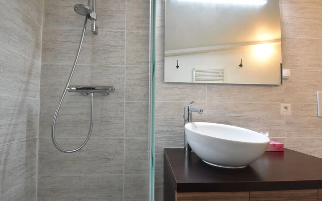 Cozy Holiday Home in Joncy with Valley View