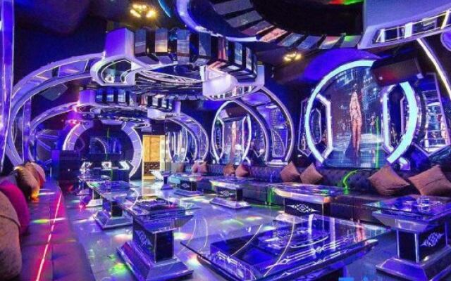 MEHOOD LESTIE Hotel (Feng County Wuyue Plaza)