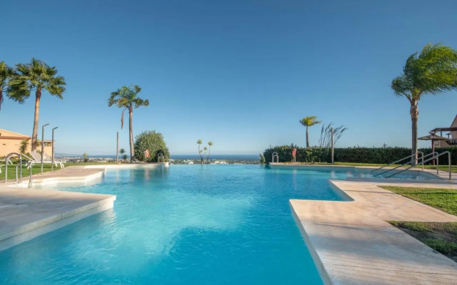 Modern and luxurious holiday home with sea views in Benahavís