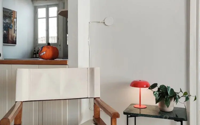 Stylish 1BR Apt With Retro Kitchen View Balcony