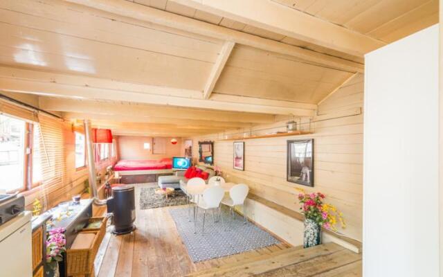 Houseboat in Jordaan Area