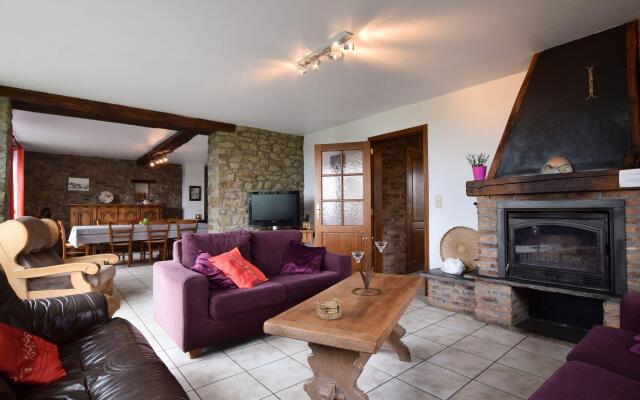 Cozy Holiday Home in Rendeux with Fenced Garden