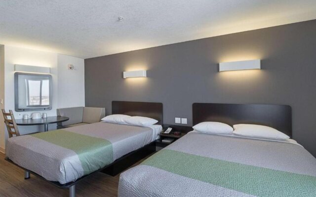 Studio 6-Bruderheim, AB