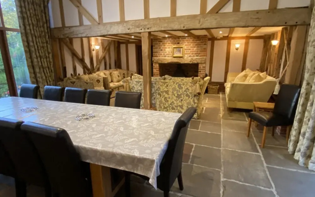 Brundish, Suffolk Large 4-bed Barn Stunning!