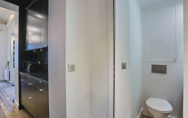 Appartment St Germain des Pres by Studio Prestige