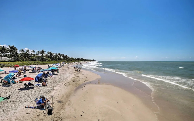 Updated Dtwn Naples Condo: Across From Beach!