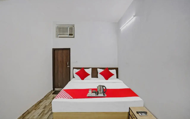 OYO Hotel Nirvan Near Jahangirpuri Metro Station