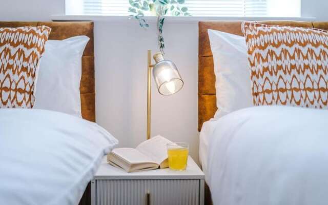 Stunning 2-bed Apartment With Allocated Parking