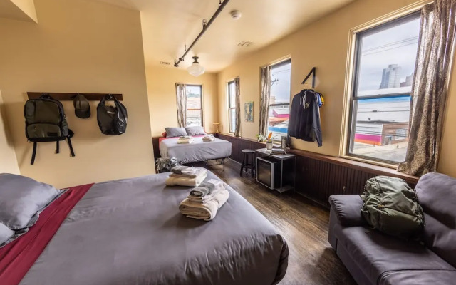 Traveler's Rest Hotel