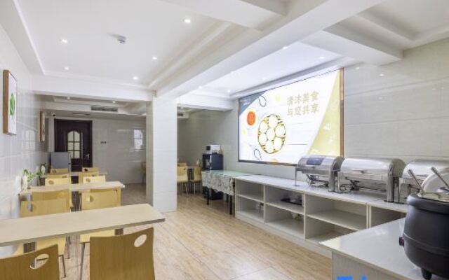 Qingmu Hotel (Chaohu Wanda Plaza Dongtang Road)
