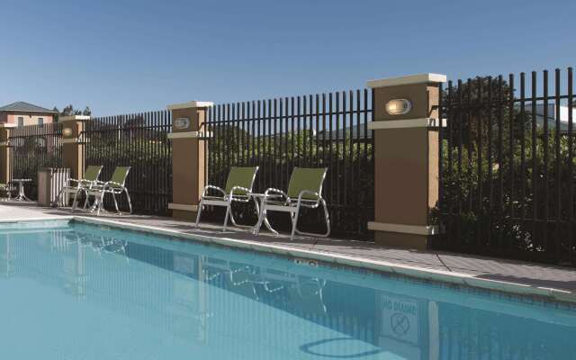 La Quinta Inn & Suites by Wyndham Fairfield - Napa Valley