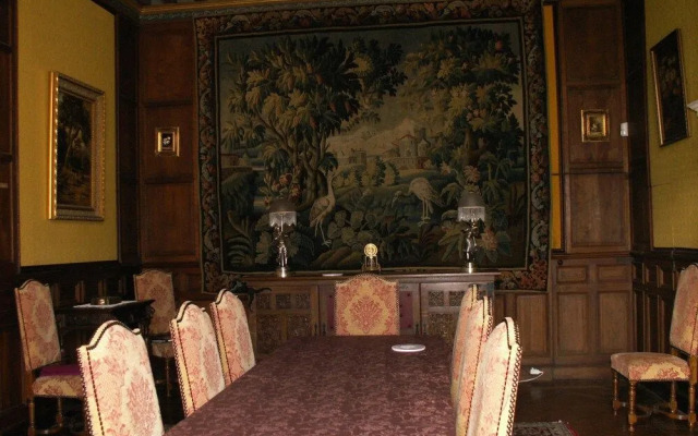 Château de la Court d'Aron