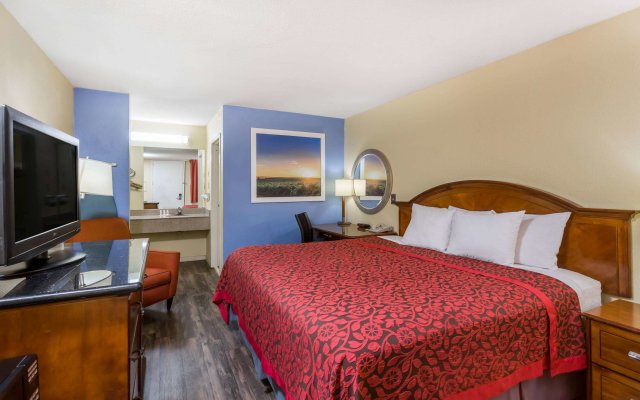 Days Inn by Wyndham College Park Airport Best Road