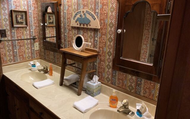 Kuebler Waldrip Haus B&B