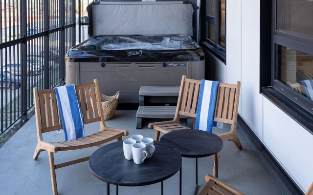 Drop In Condo by Revelstoke Vacations