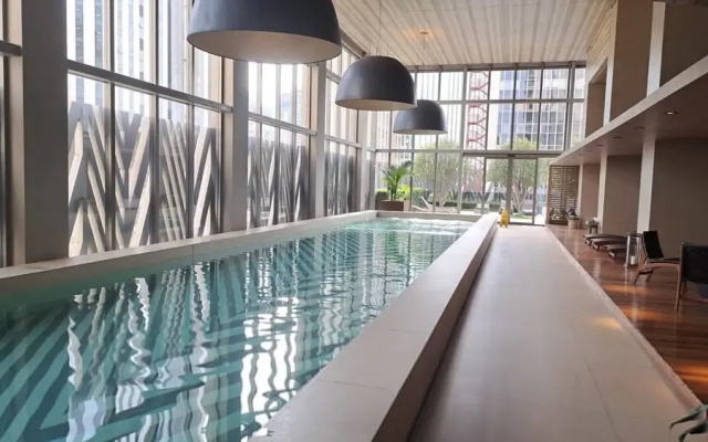 Pinheiros Silver I Modern Studio in Faria Lima