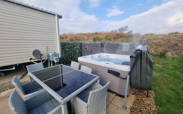 Butterfly 3-bed Hot Tub Lodge in Northumberland