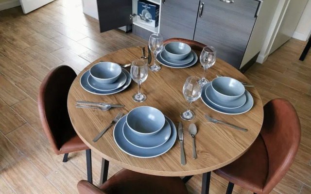 3bed Full House - Free Parking - Family Friendly!