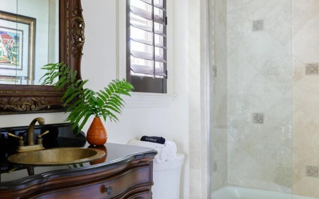 Florence by AvantStay | Estate w/ Dock & Pool | Sleeps 16