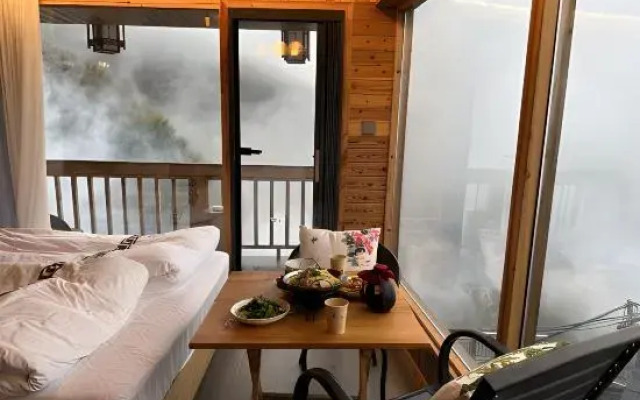 Xiuning wood pear hong home stay in the cloud