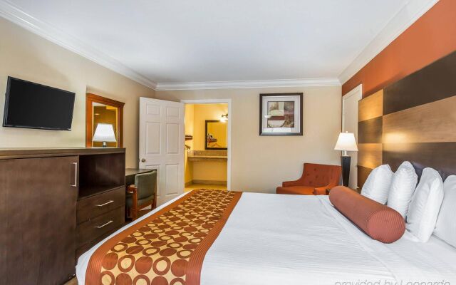 Rodeway Inn & Suites Canyon Lake-Menifee West