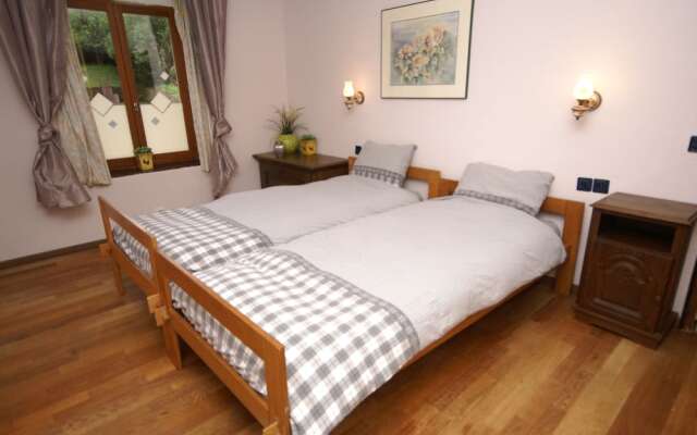 Spacious Holiday Home With Sauna in Celles-sur-plaine
