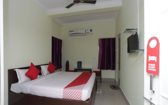 OYO 13859 Soveet Residency