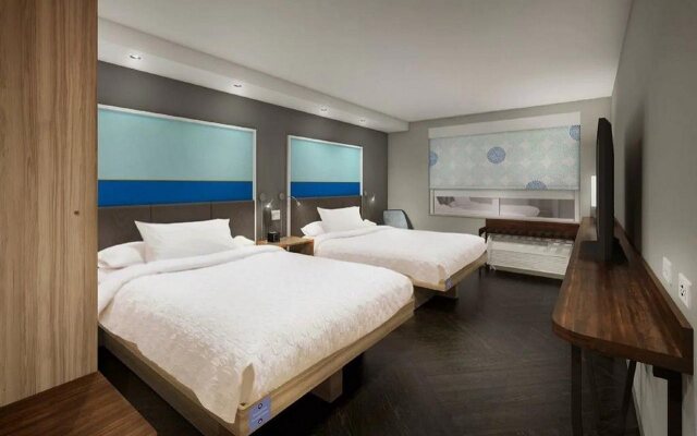 Tru by Hilton Gilbert