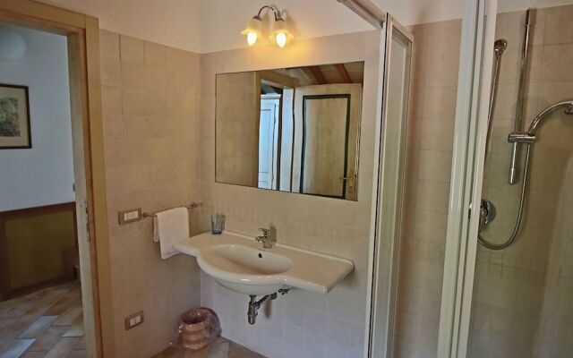 Quaint Farmhouse in Trevi With Swimming Pool