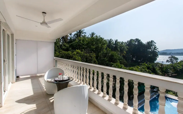 Safira River Front Resort