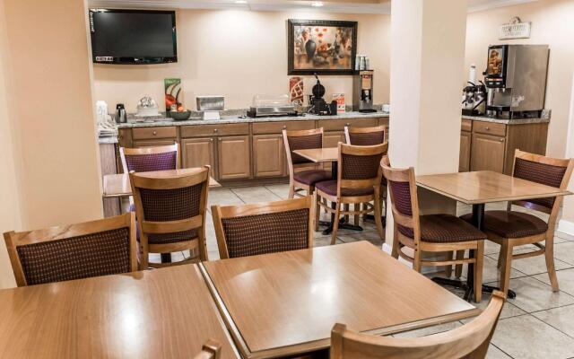 La Quinta Inn & Suites by Wyndham Fayetteville I-95