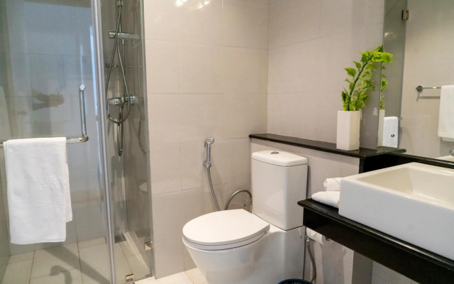 Oceanfront Galle Apartment L4-10