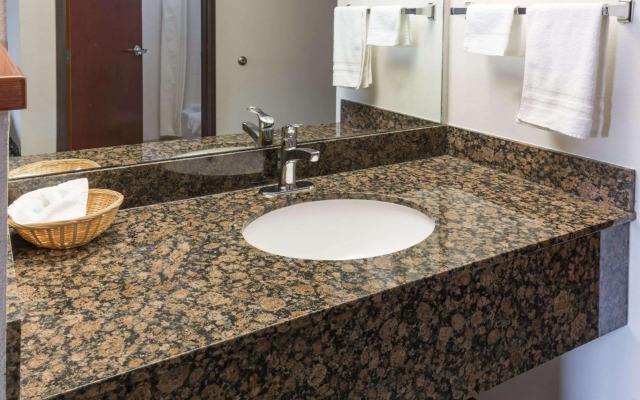 Travelodge Suites by Wyndham Newberg