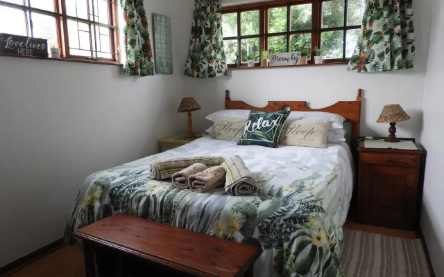 Cozy 4 bedroom house enclosed by sea and mountain.