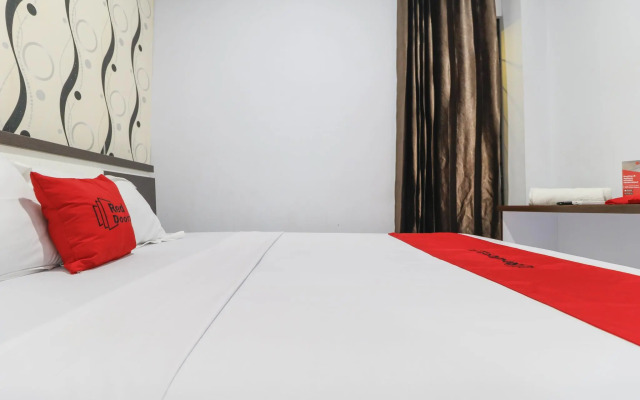 RedDoorz Near Mall Ratu Indah