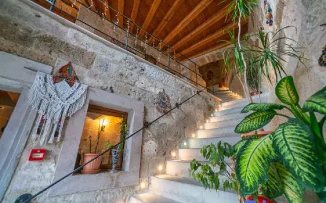 Zeus Cave Suites